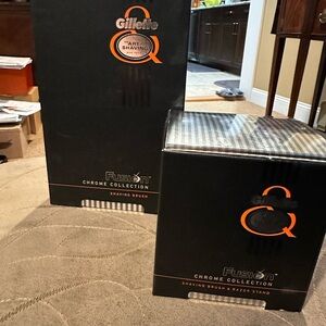 Gillette Fusion chrome collection Shaving brush & razor stand and brush